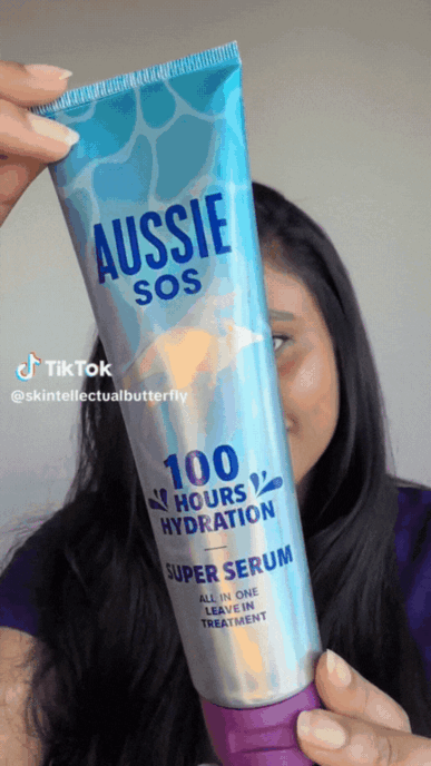 Video showing the serum and moisturized hair